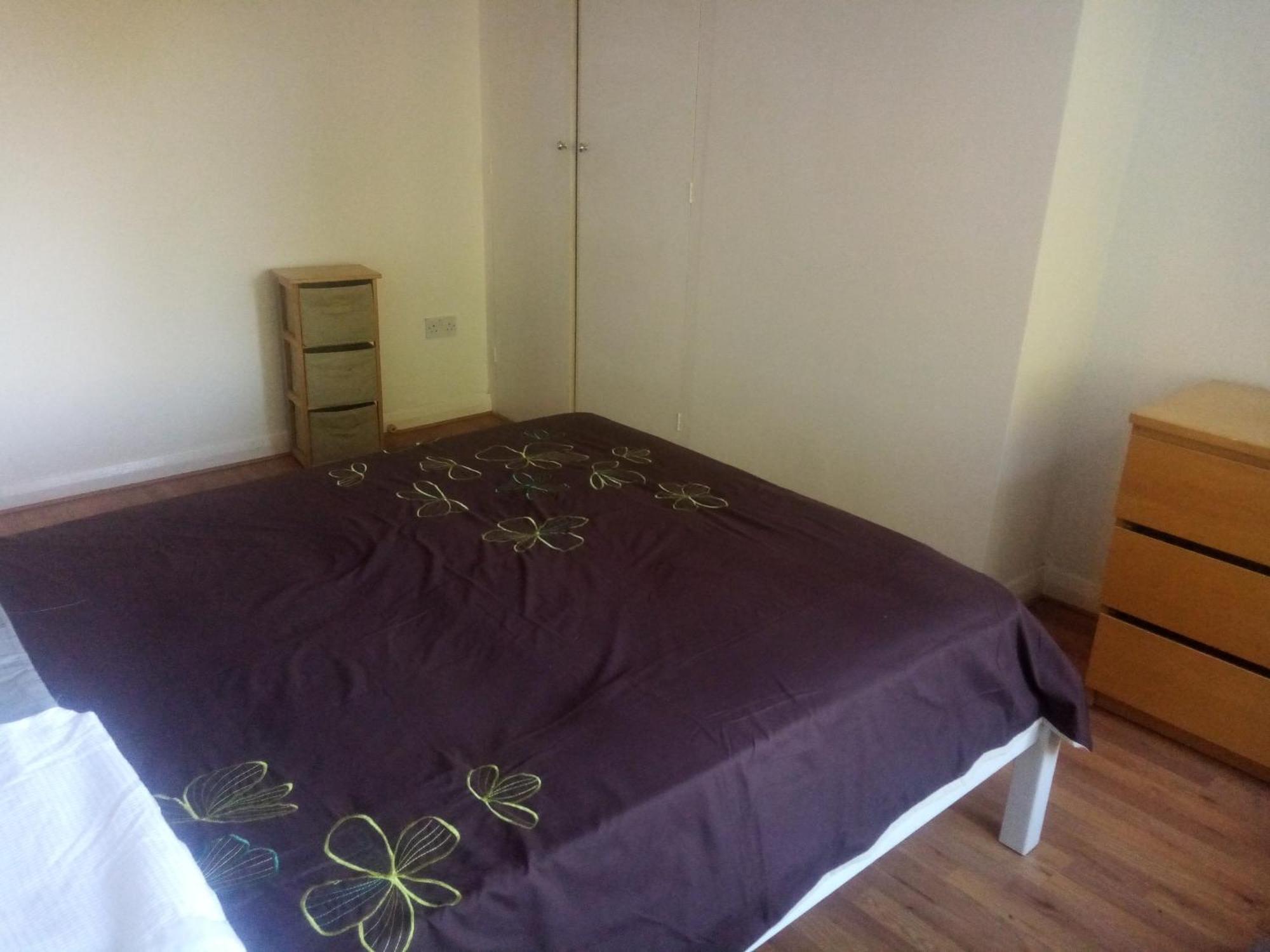 Malaika One Apartment Плъмстед Екстериор снимка