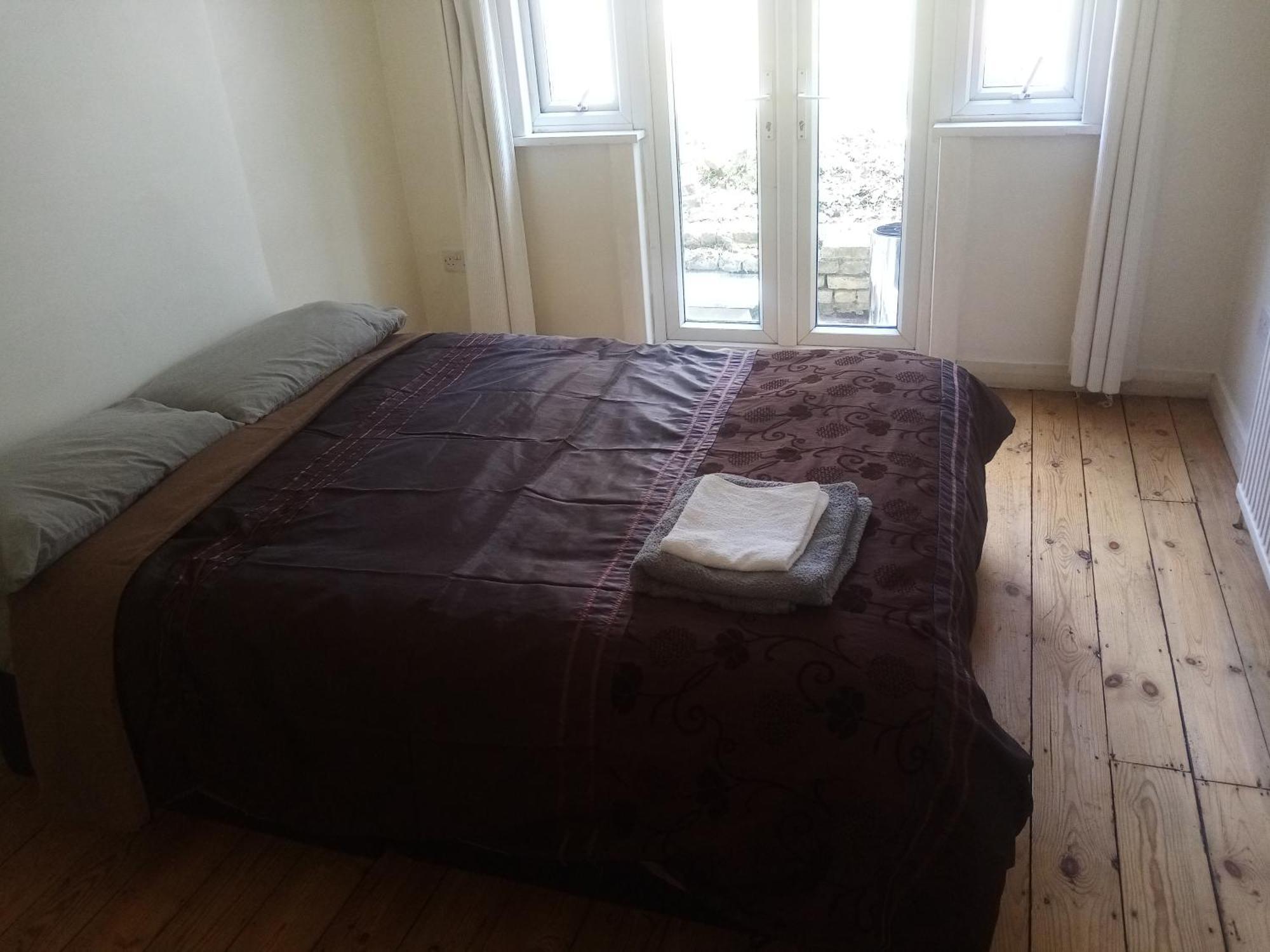 Malaika One Apartment Плъмстед Екстериор снимка